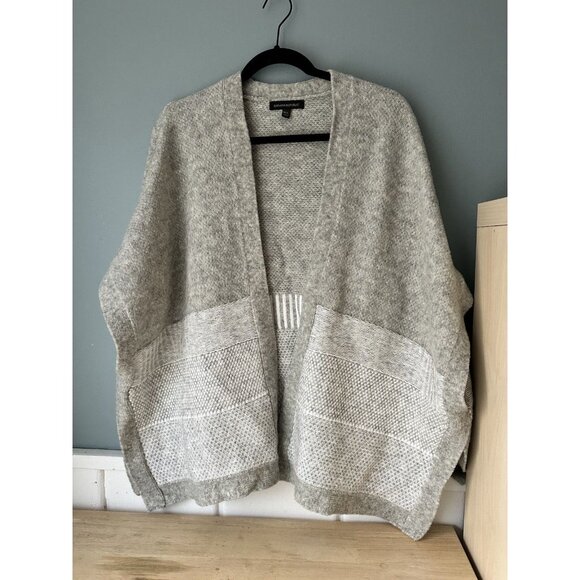 Size M/L BANANA REPUBLIC Grey Birdseye Sweater Poncho Cardigan Merino Wool Blend - Picture 2 of 5